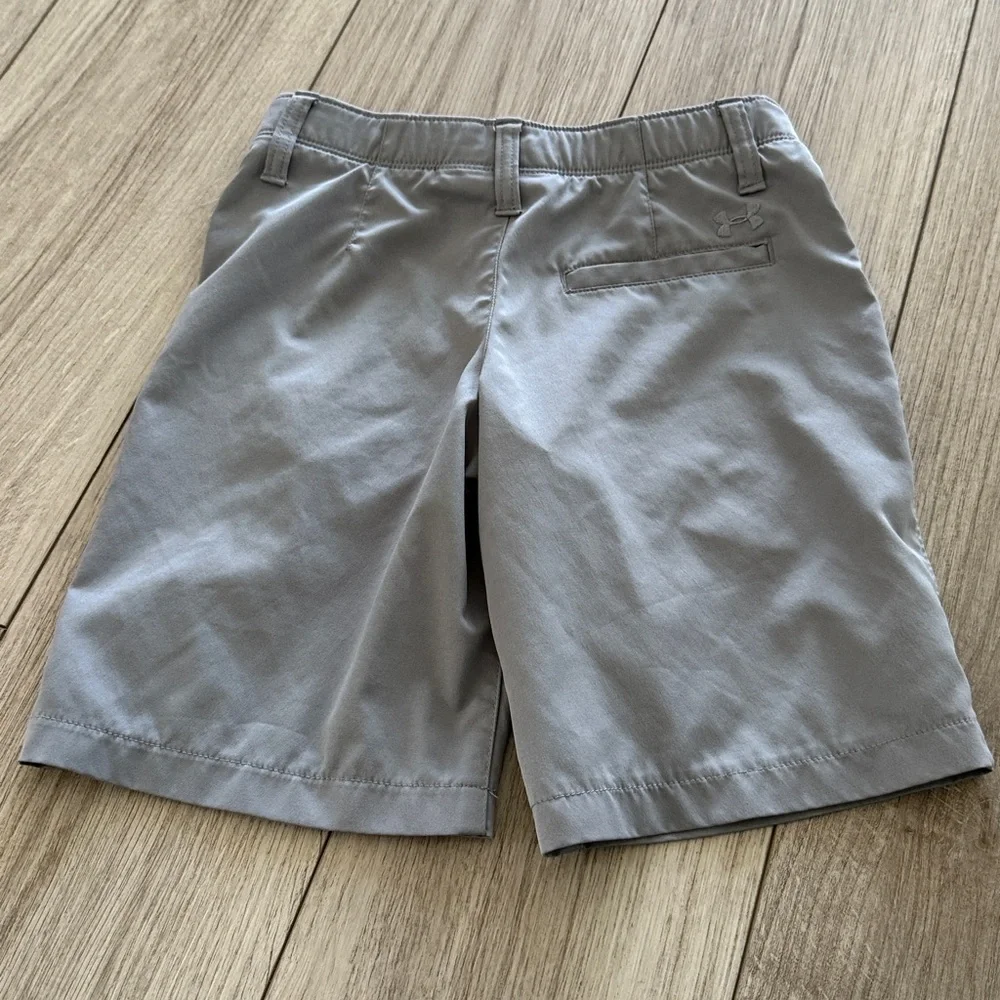 Under Armour Boys Loose Heatgear Gray Shorts 8